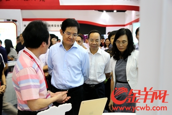 徐少华、慎海雄参观网络安全技术及成果展示会